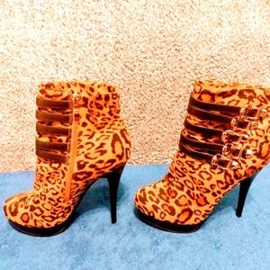 Leopard high heeled ankle boots w side zipper